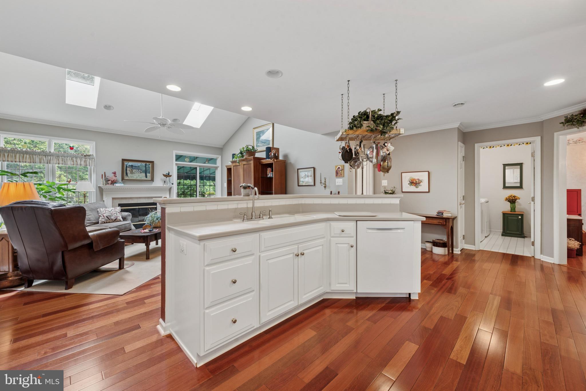 1577 VASSAR COURT