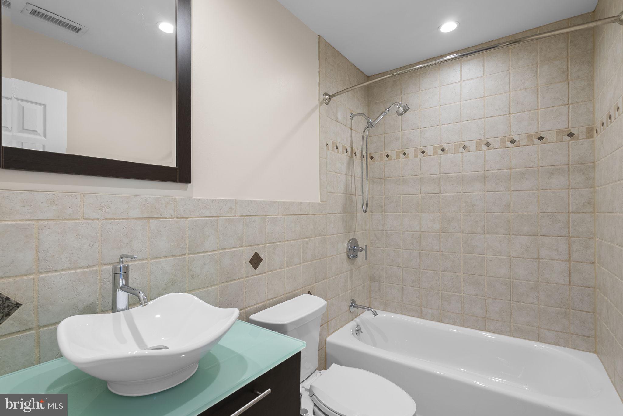 RIDGE COMMONS - Residential