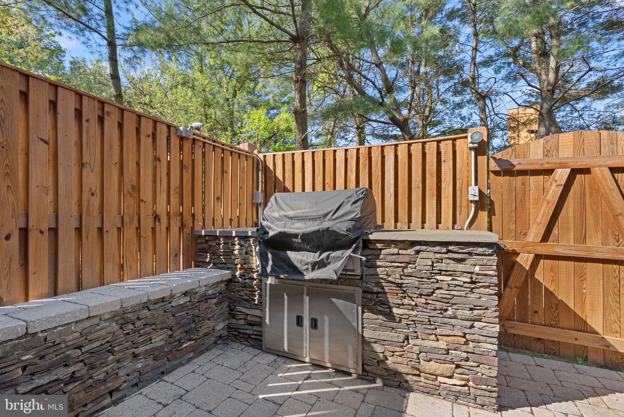 RIDGE COMMONS - Residential