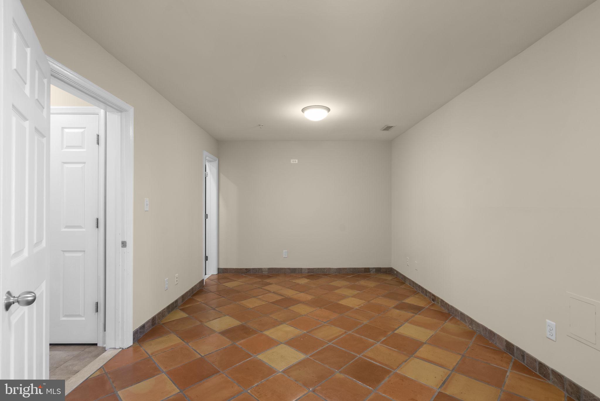 RIDGE COMMONS - Residential