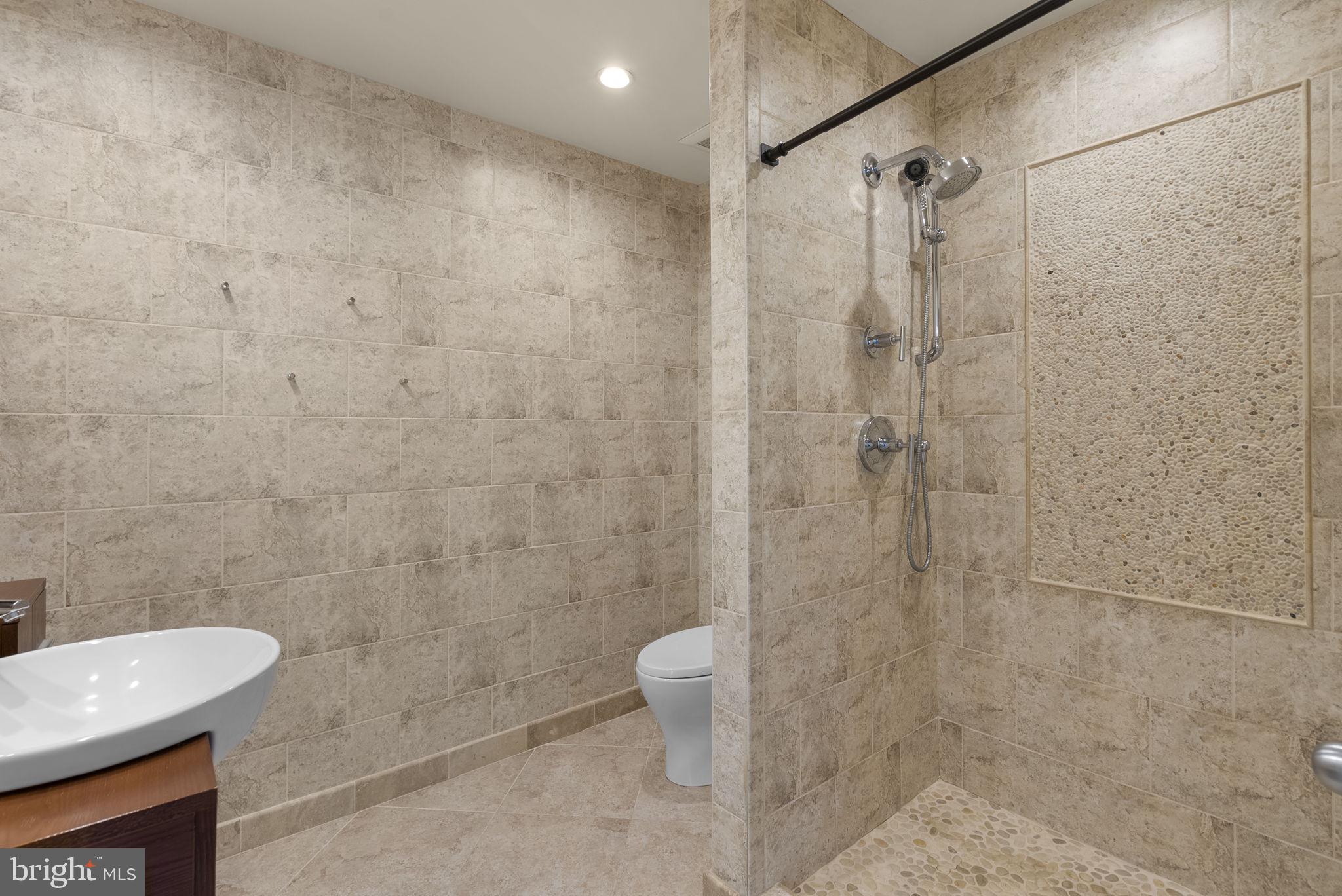 RIDGE COMMONS - Residential