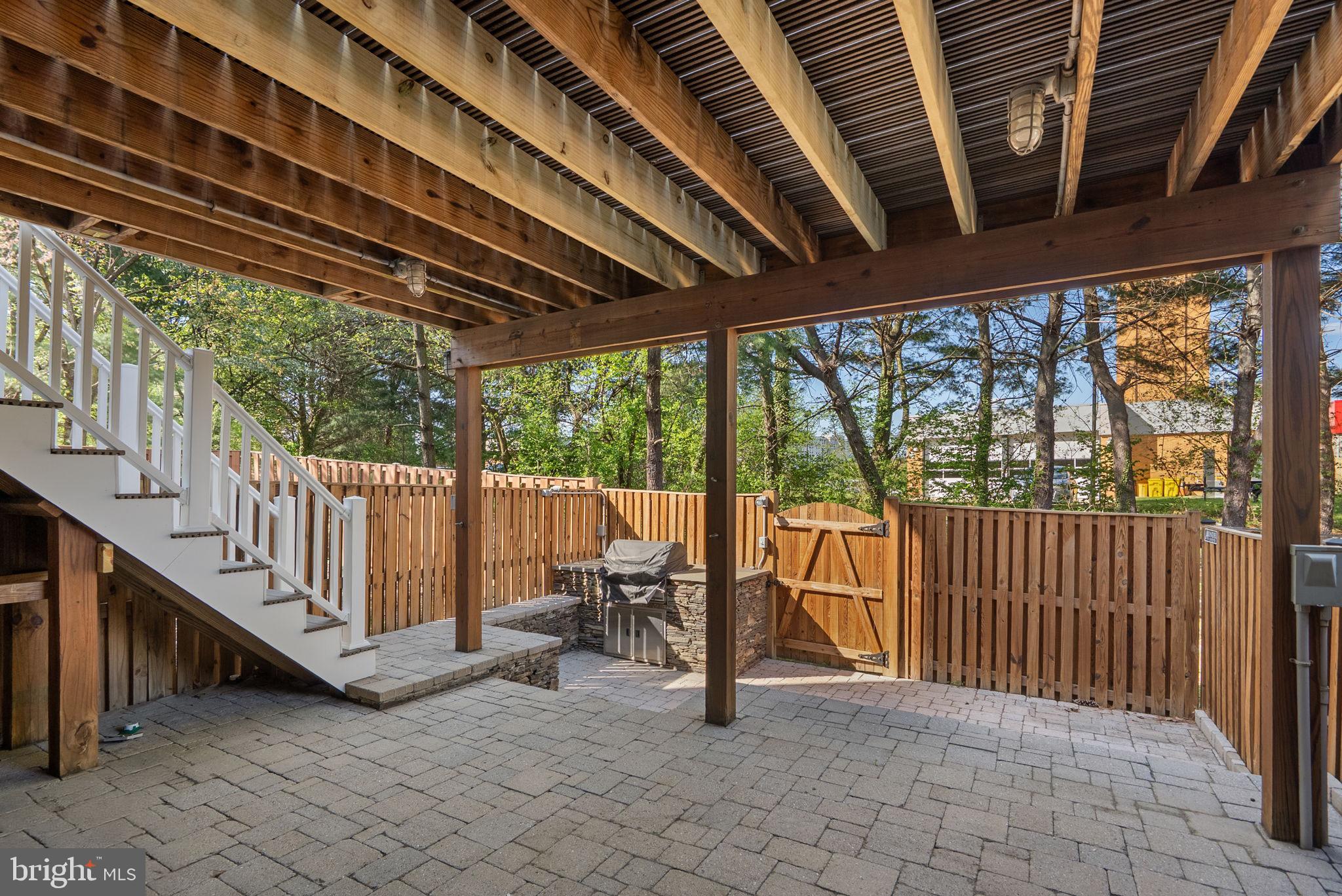 RIDGE COMMONS - Residential