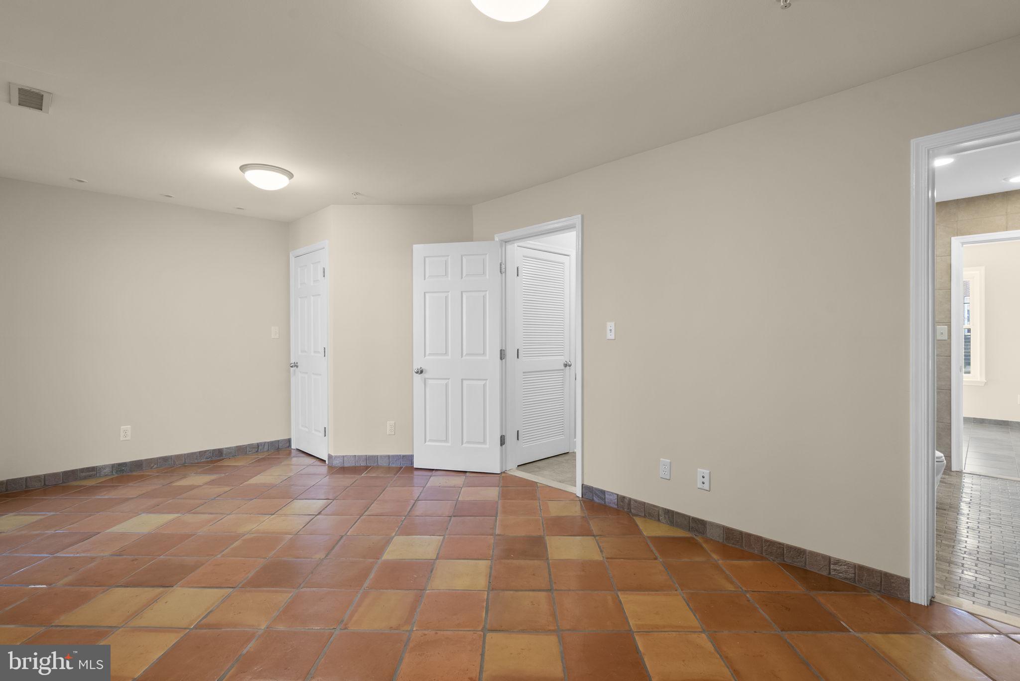 RIDGE COMMONS - Residential