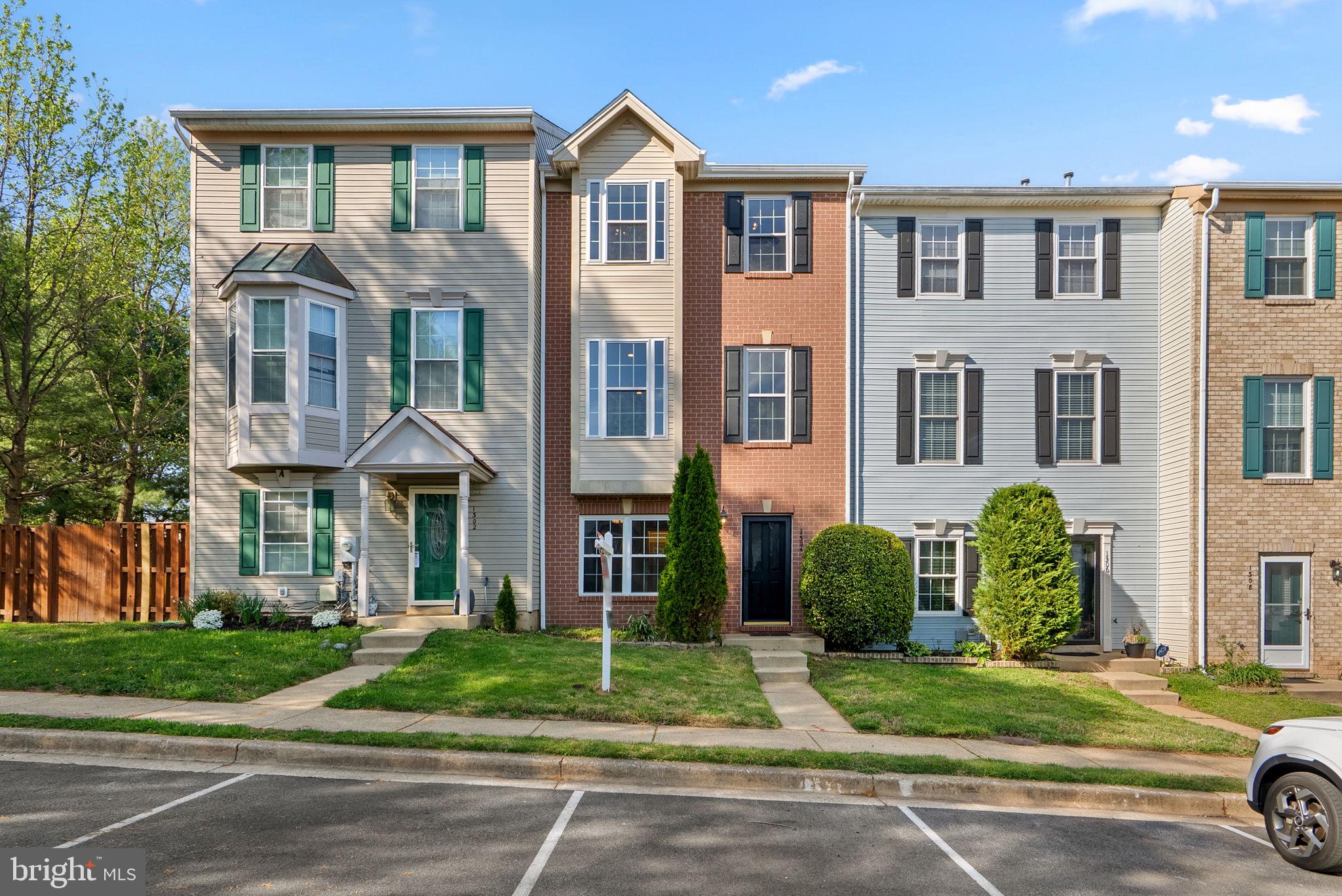 RIDGE COMMONS - Residential