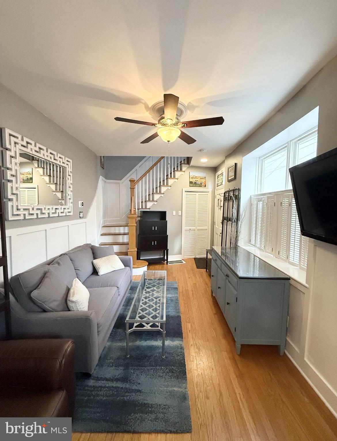 QUEEN VILLAGE - Residential