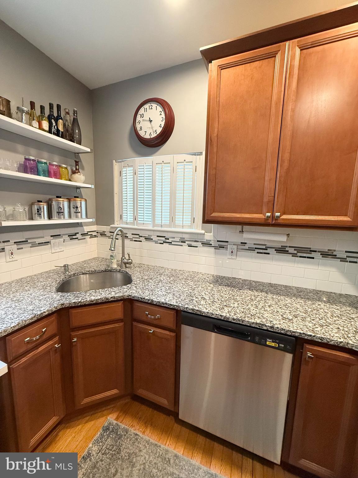 QUEEN VILLAGE - Residential