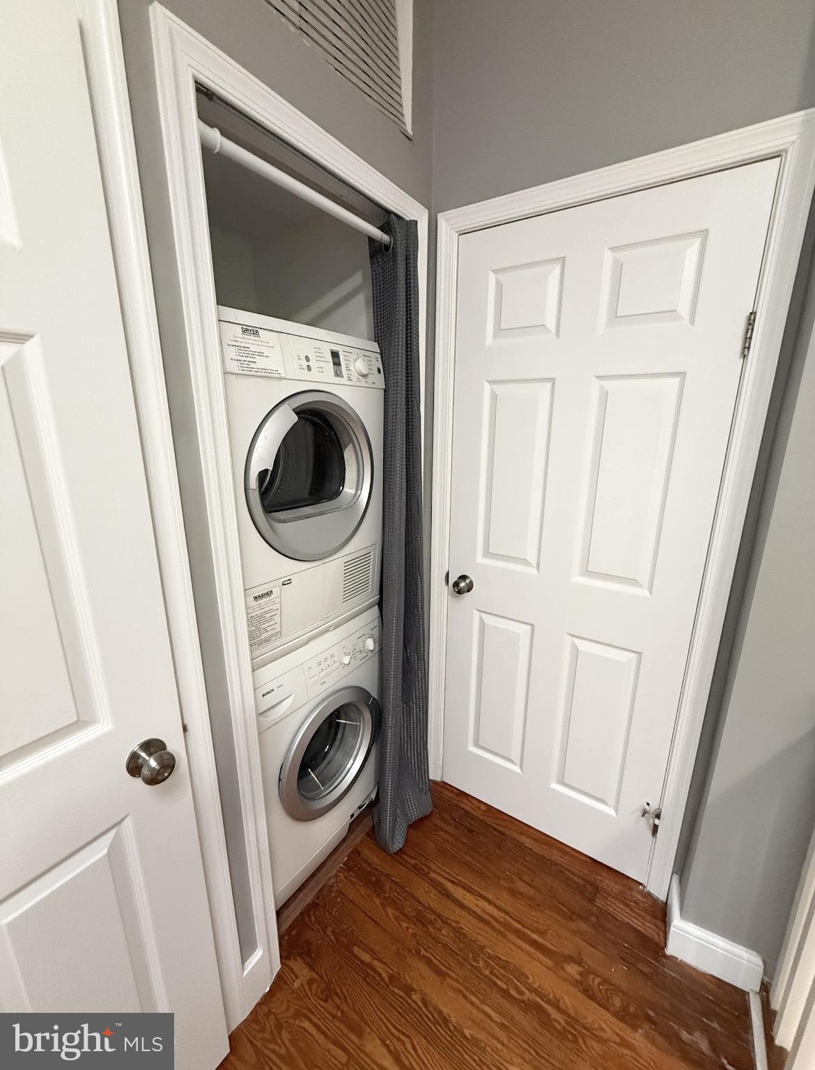 QUEEN VILLAGE - Residential