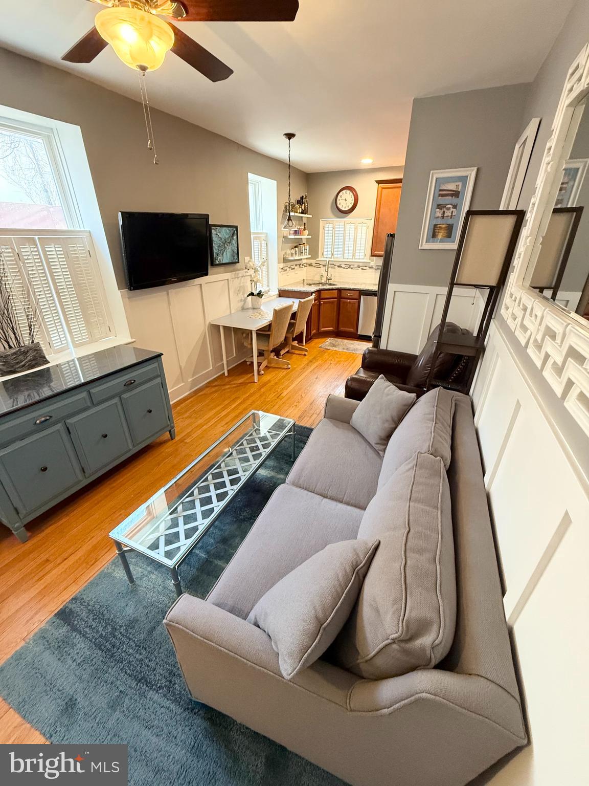 QUEEN VILLAGE - Residential