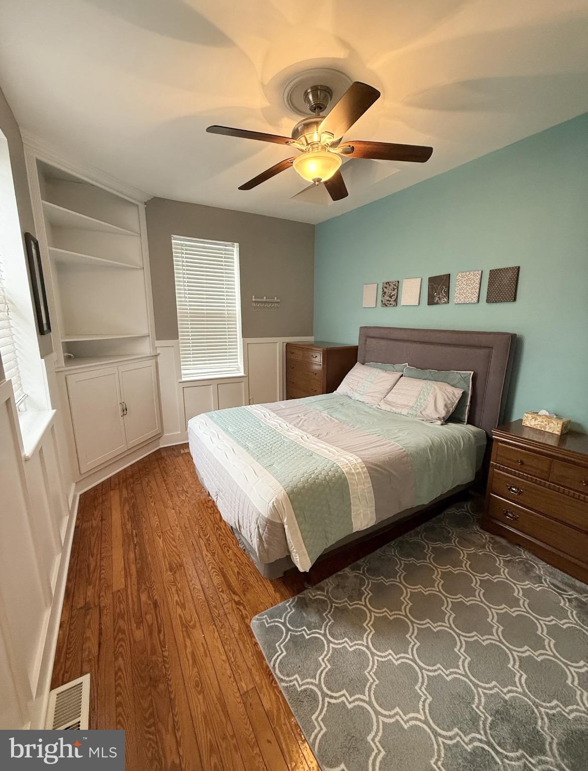 QUEEN VILLAGE - Residential