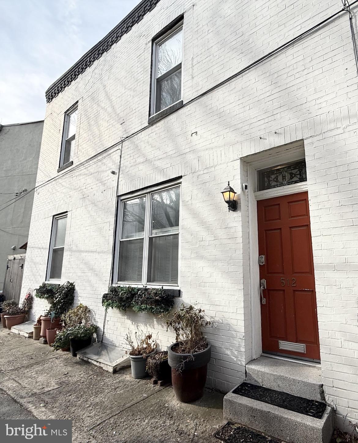 QUEEN VILLAGE - Residential