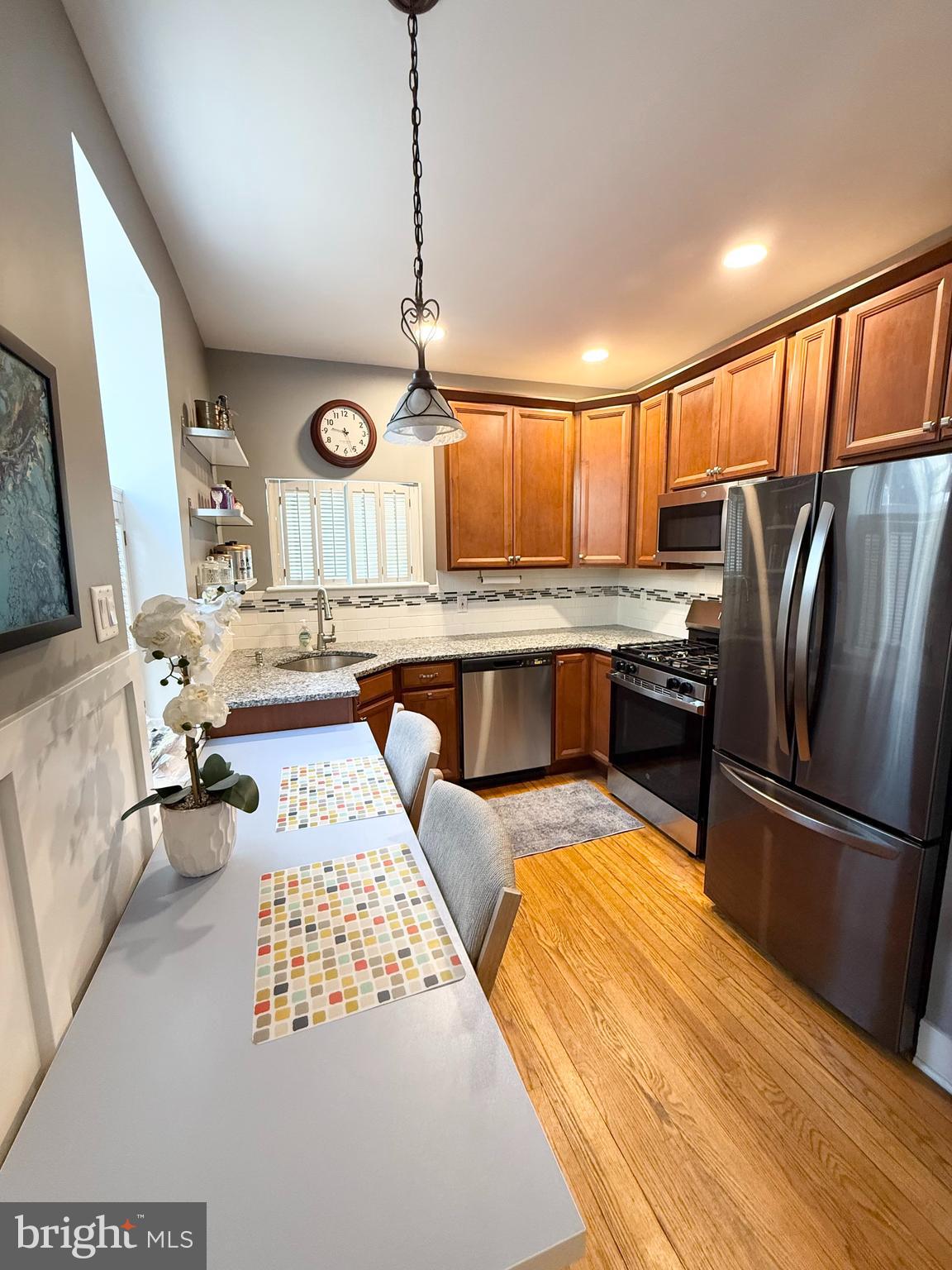 QUEEN VILLAGE - Residential