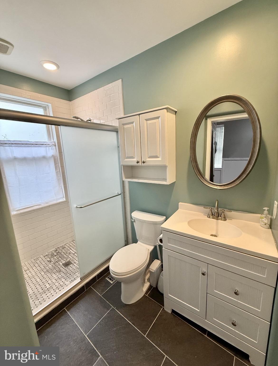 QUEEN VILLAGE - Residential