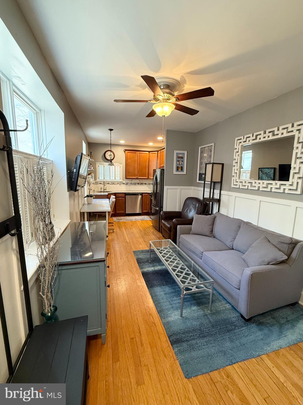 QUEEN VILLAGE - Residential