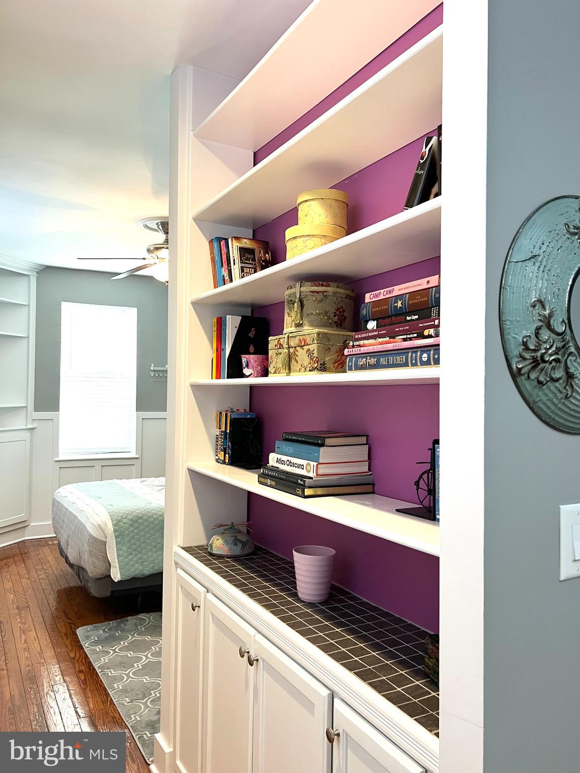 QUEEN VILLAGE - Residential