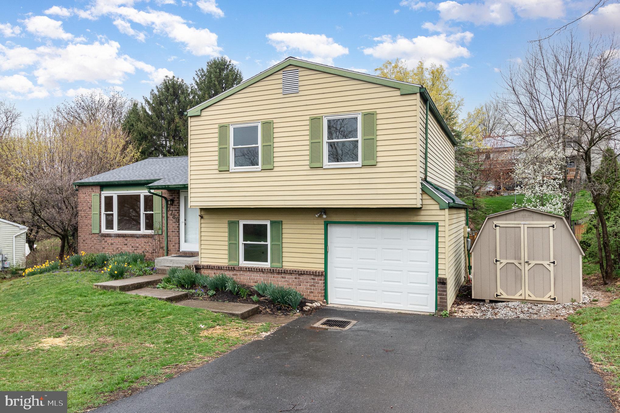 ROLLING RIDGE - Residential