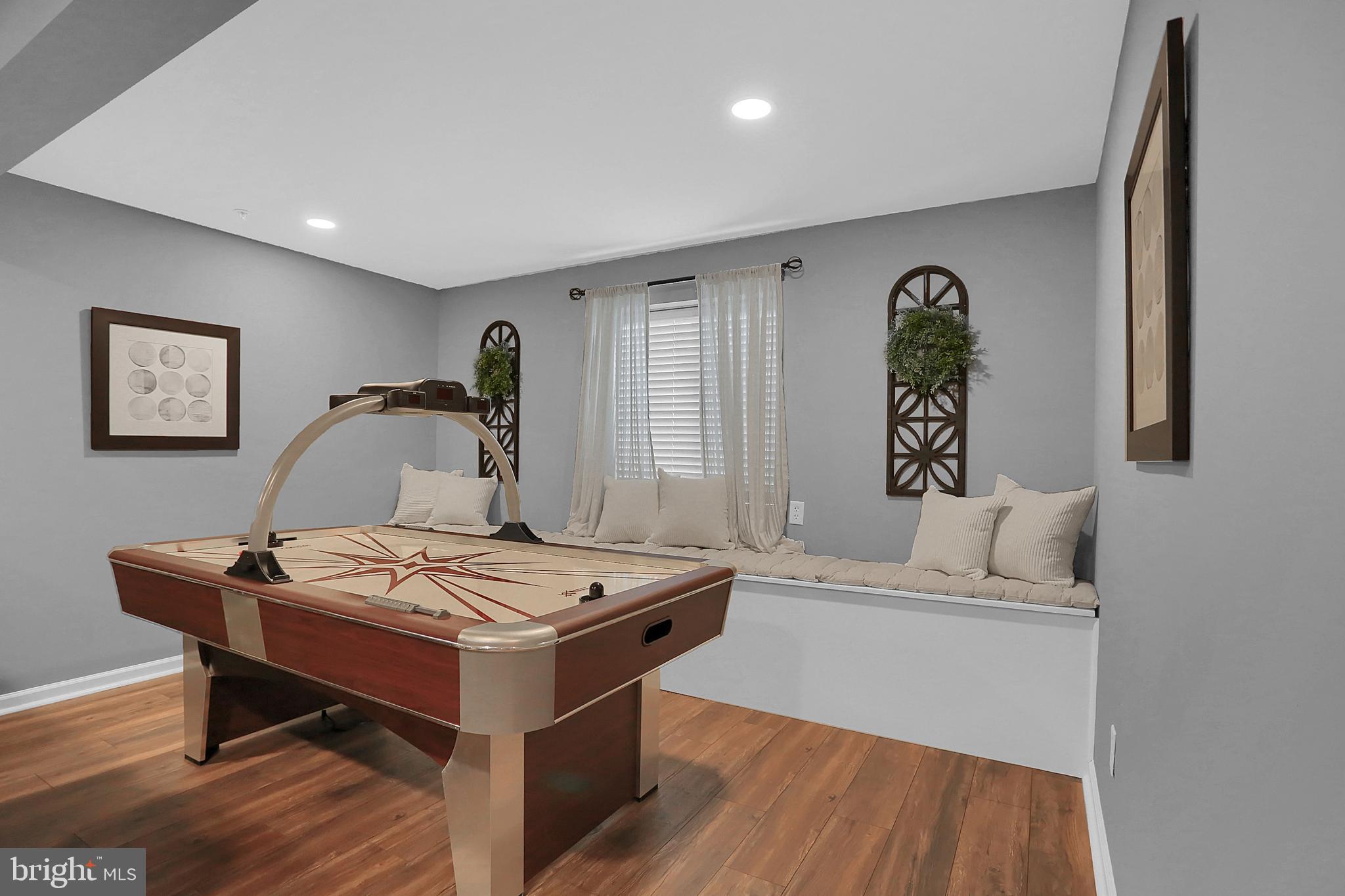 WEST FIELDS - Residential