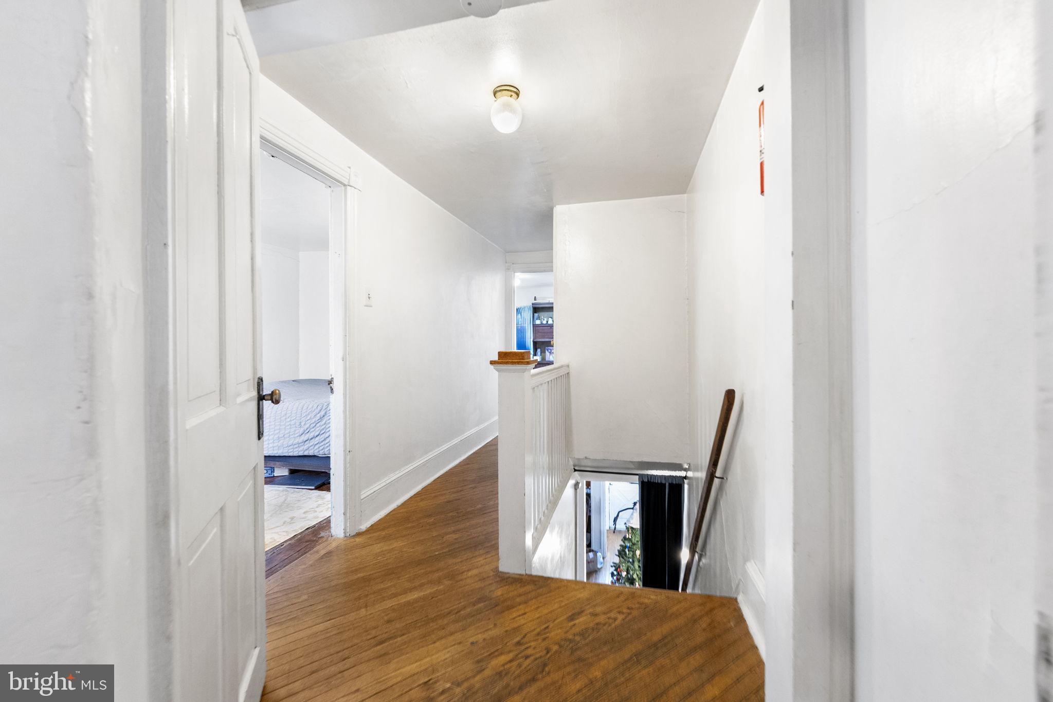 537-539 W 1ST AVENUE