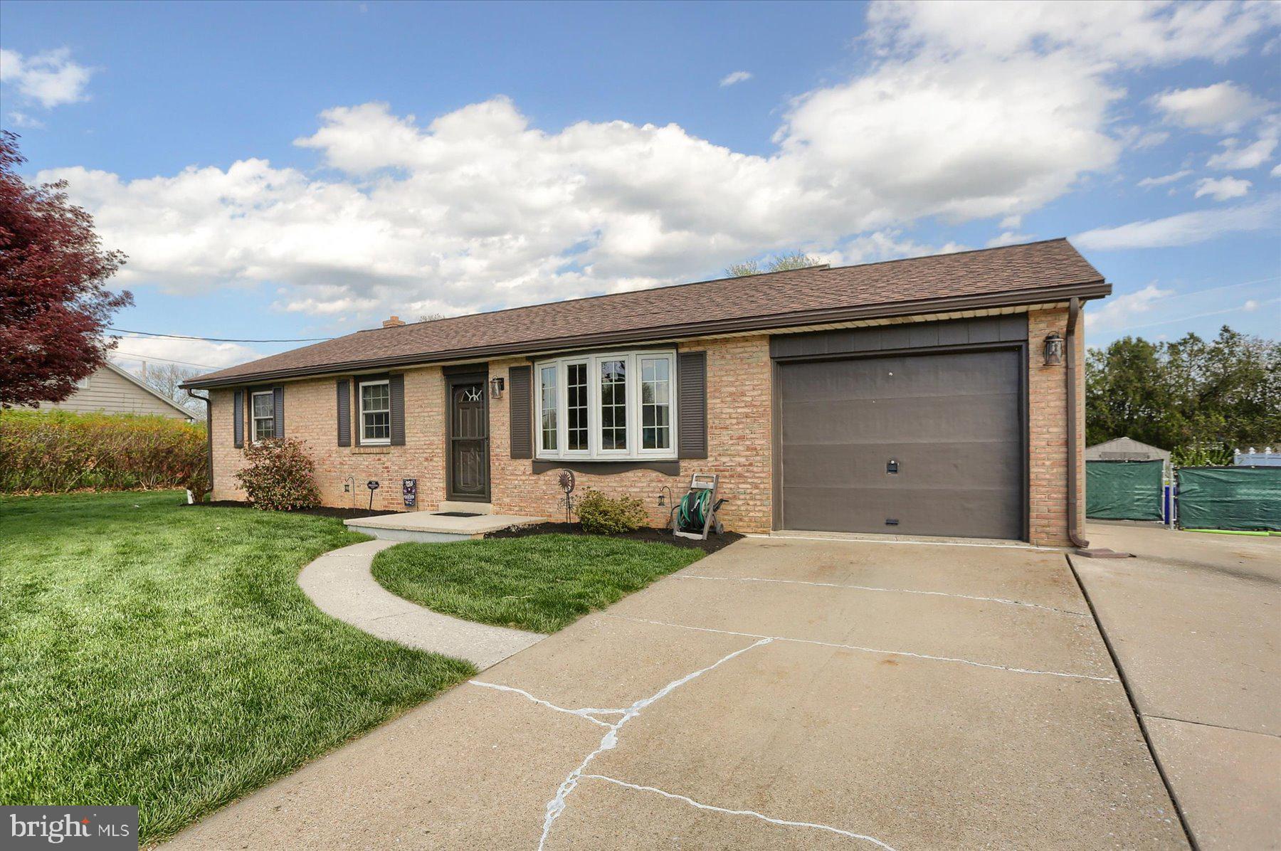 1636 GREENWOOD DRIVE