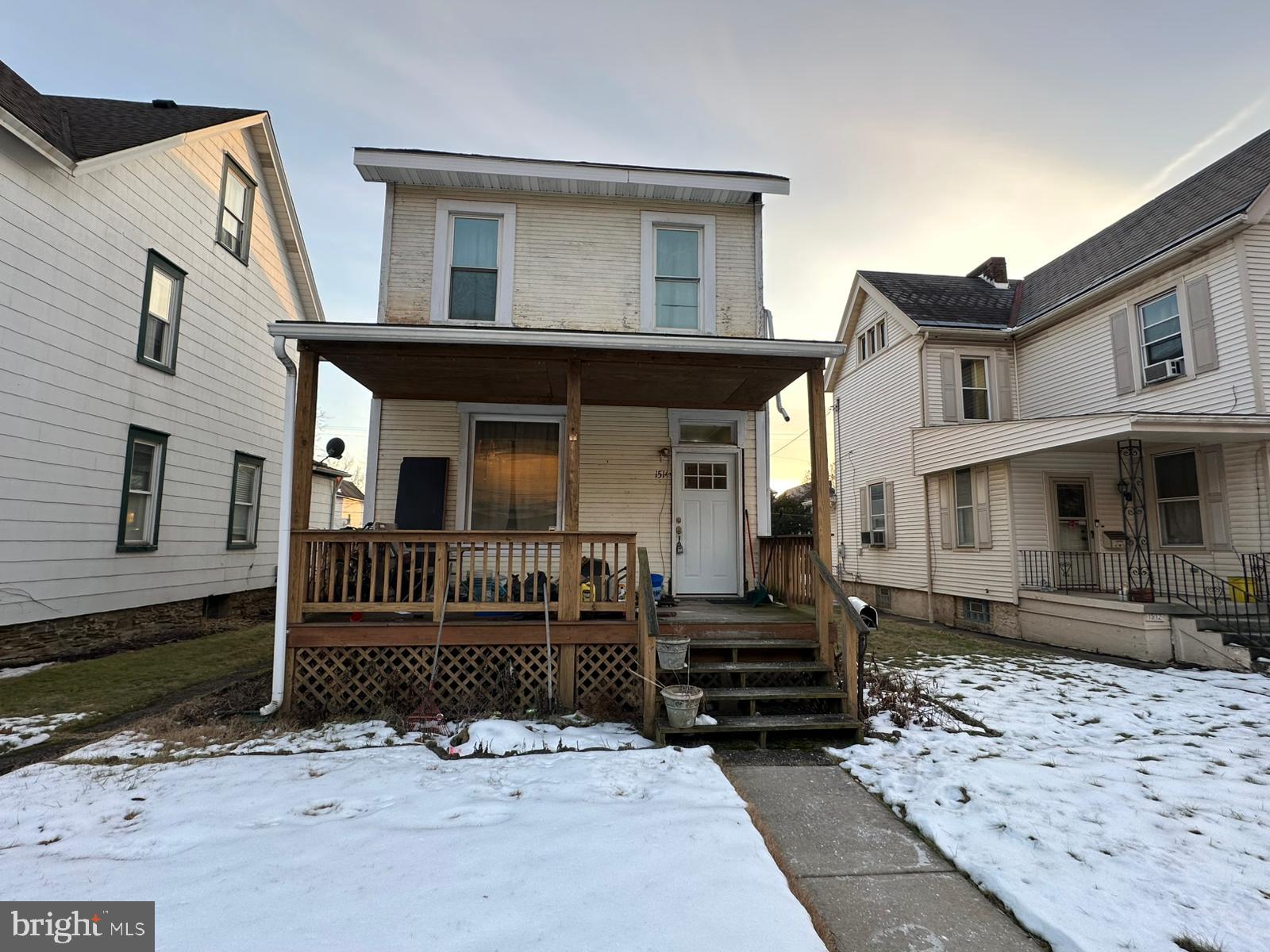 Charming Sewickley home in a desirable location! This property at 1514 Railroad Ave offers hardwood
floors ready for refinishing, a kitchen awaiting your updates, and some newer windows. Enjoy a lovely back
porch with views of the Ohio River and a rebuilt front porch.