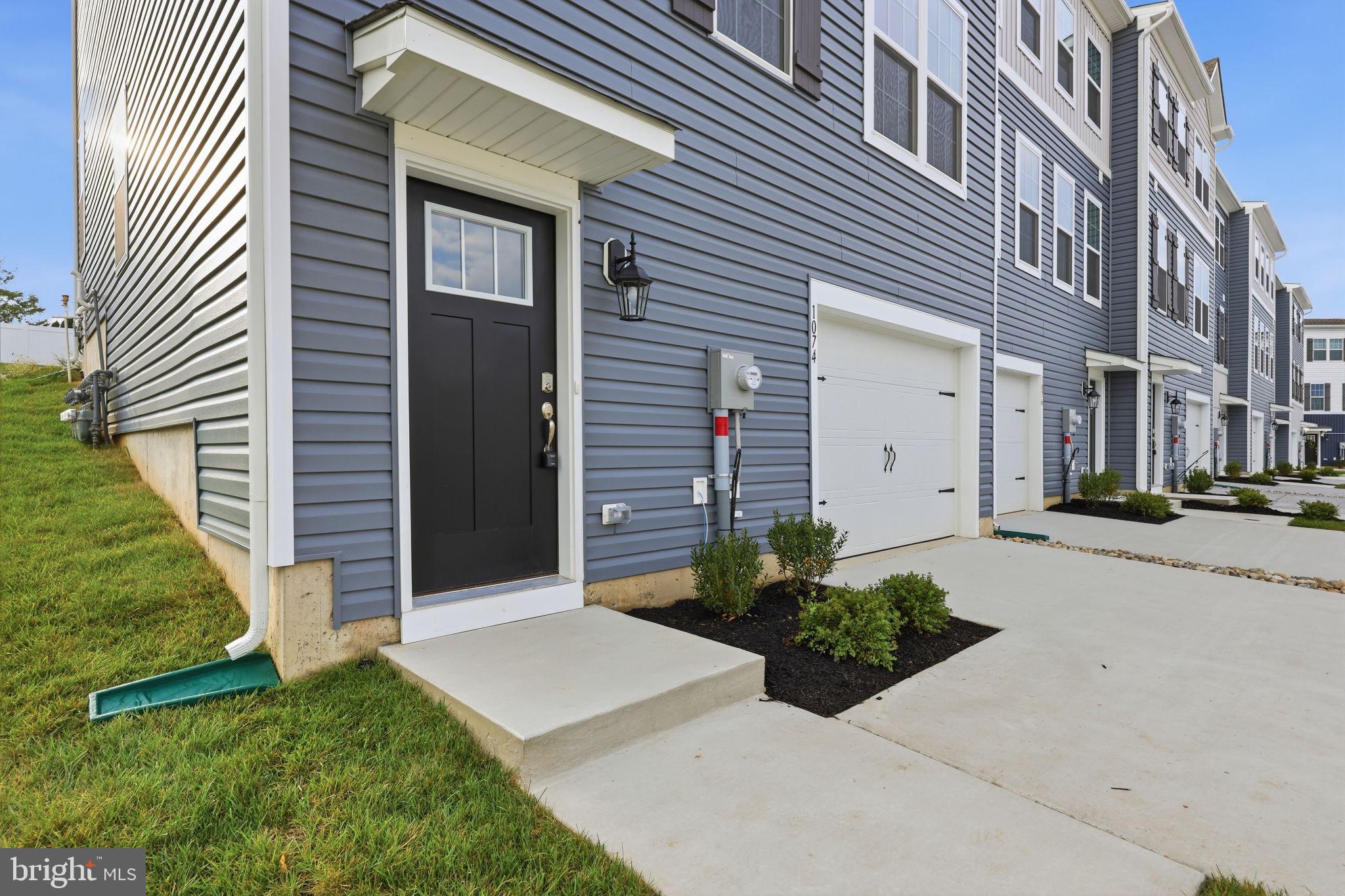 1074 MEADOWLARK DRIVE