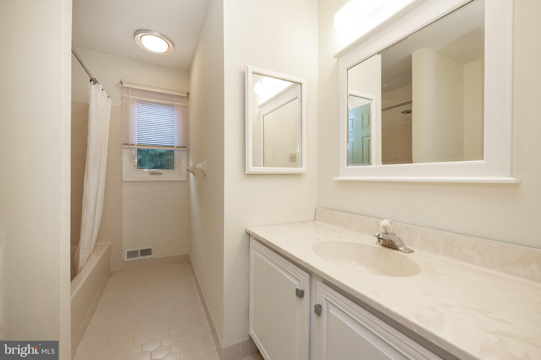 HILL CREST - Residential