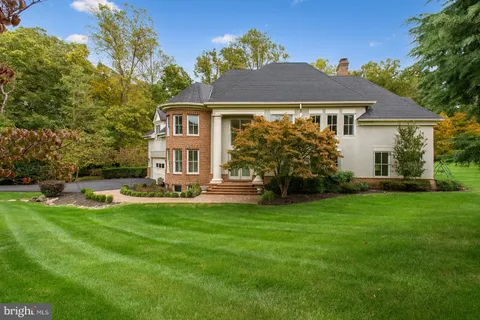 10747 Riverscape Run, Great Falls, VA MLS: VAFX2275130