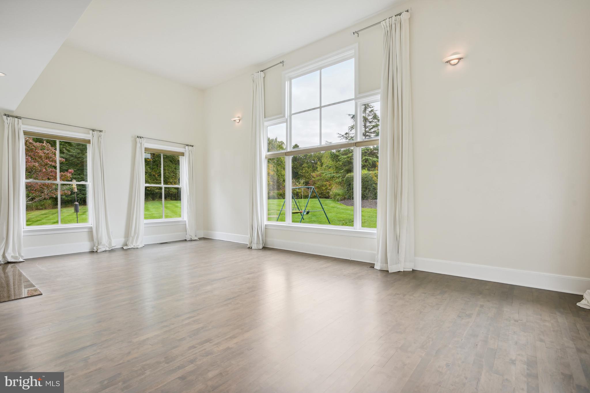 RIVERSCAPE - Residential