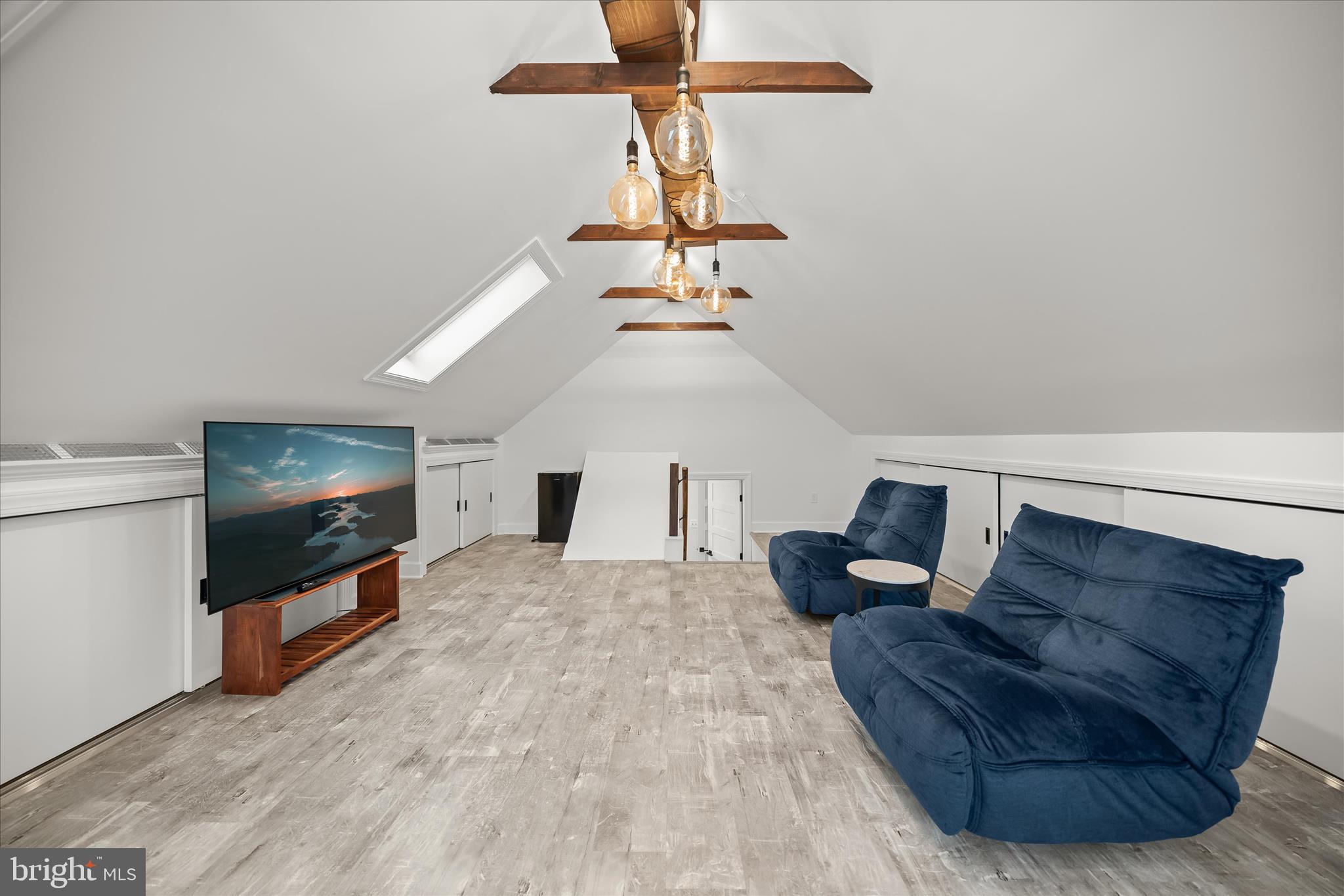 VICTORIA WOODS - Residential