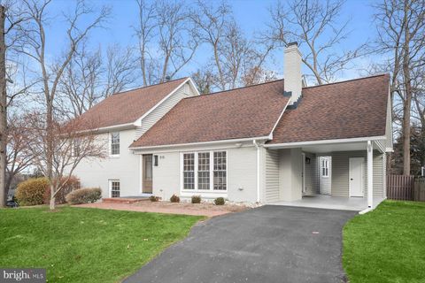 515 WOODLAND COURT NW VIENNA VA 22180