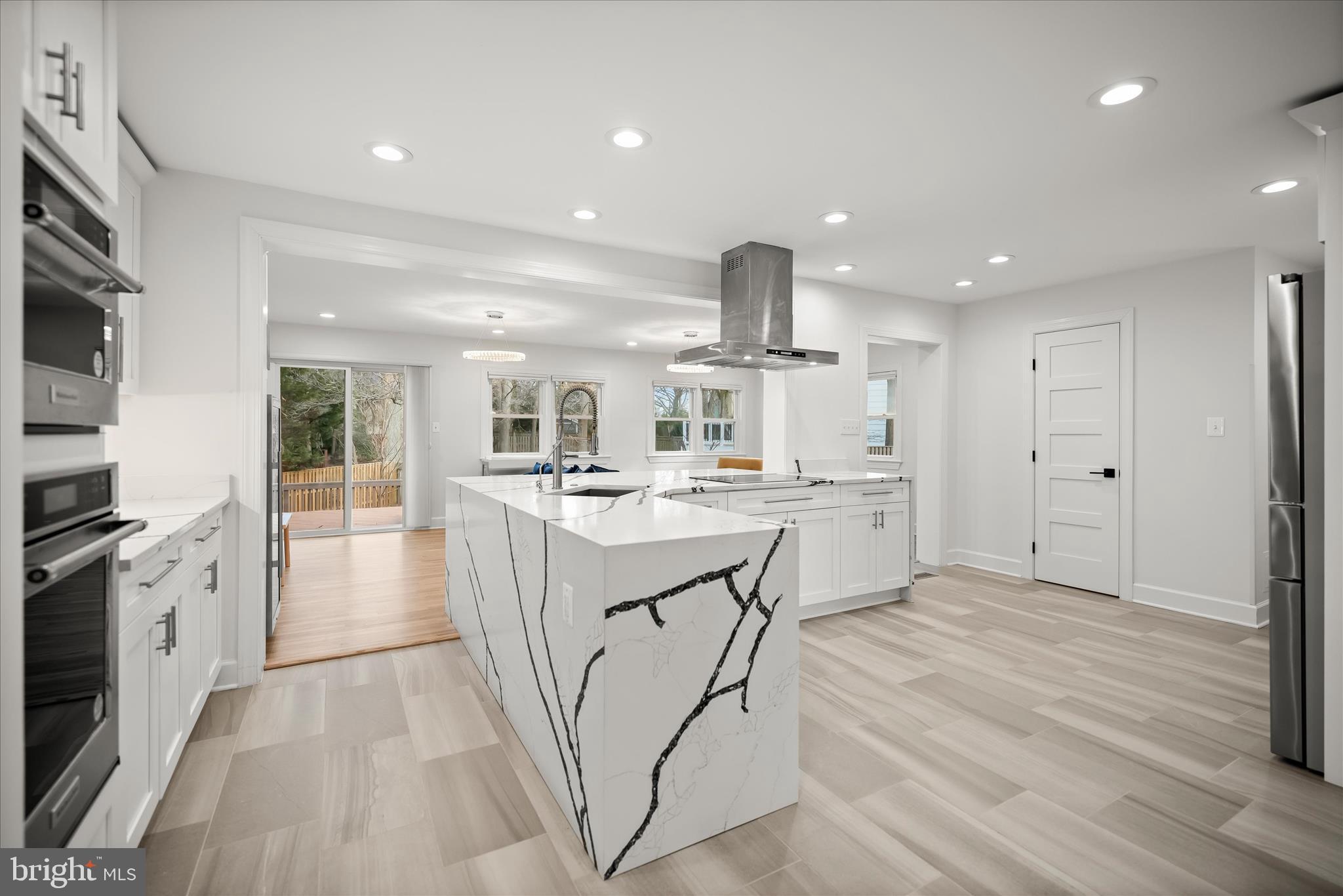 515 WOODLAND COURT NW