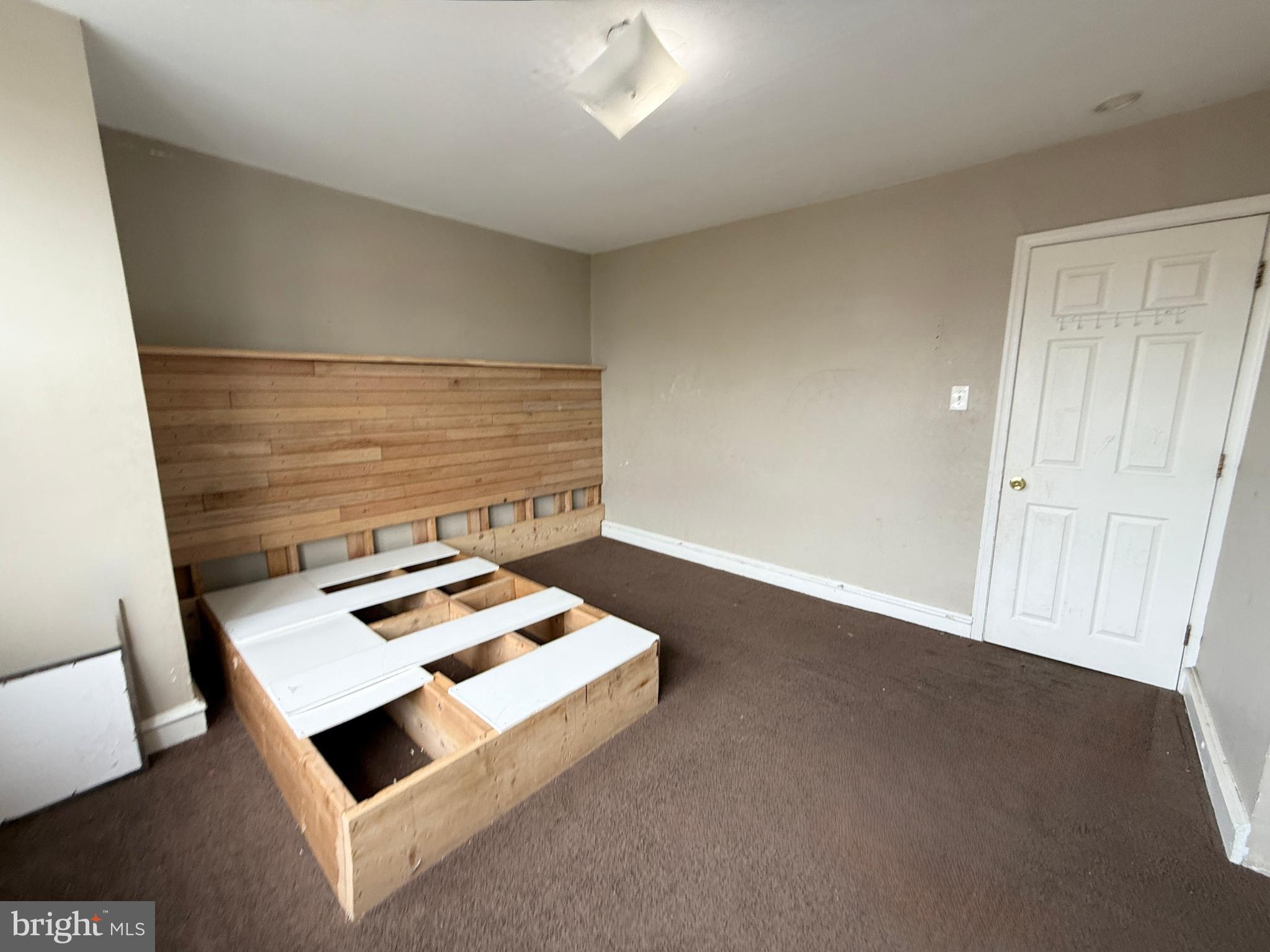 OXFORD CIRCLE - Residential