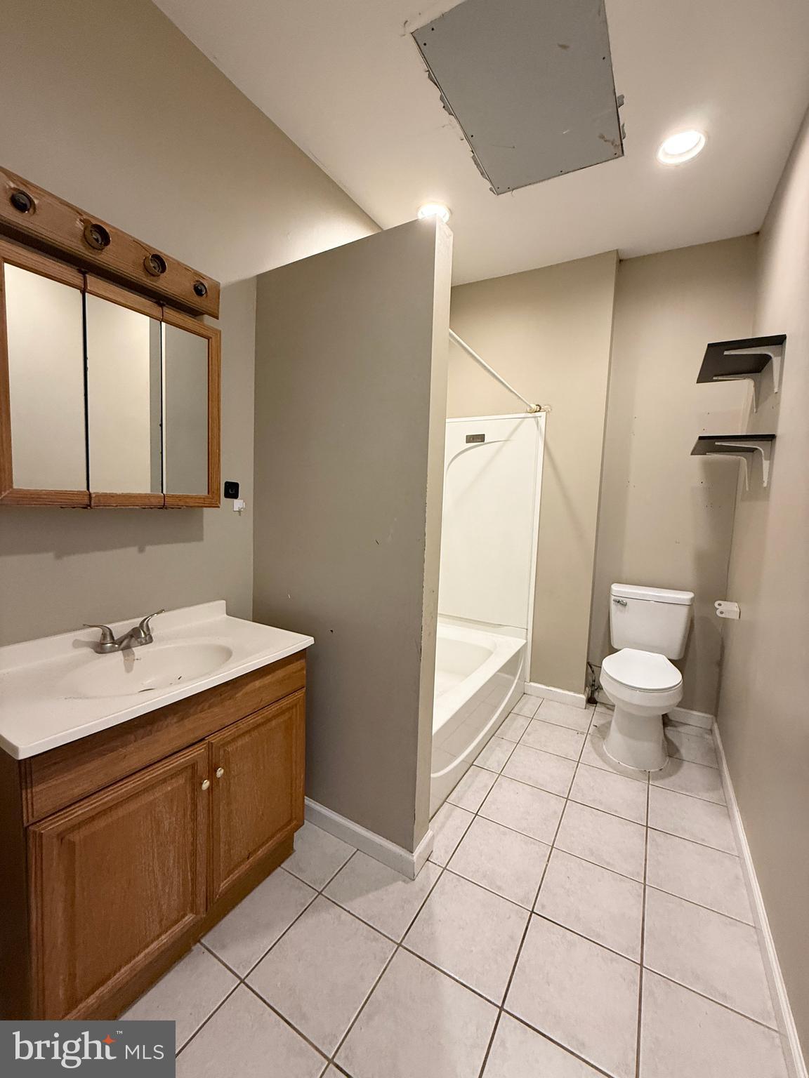 OXFORD CIRCLE - Residential