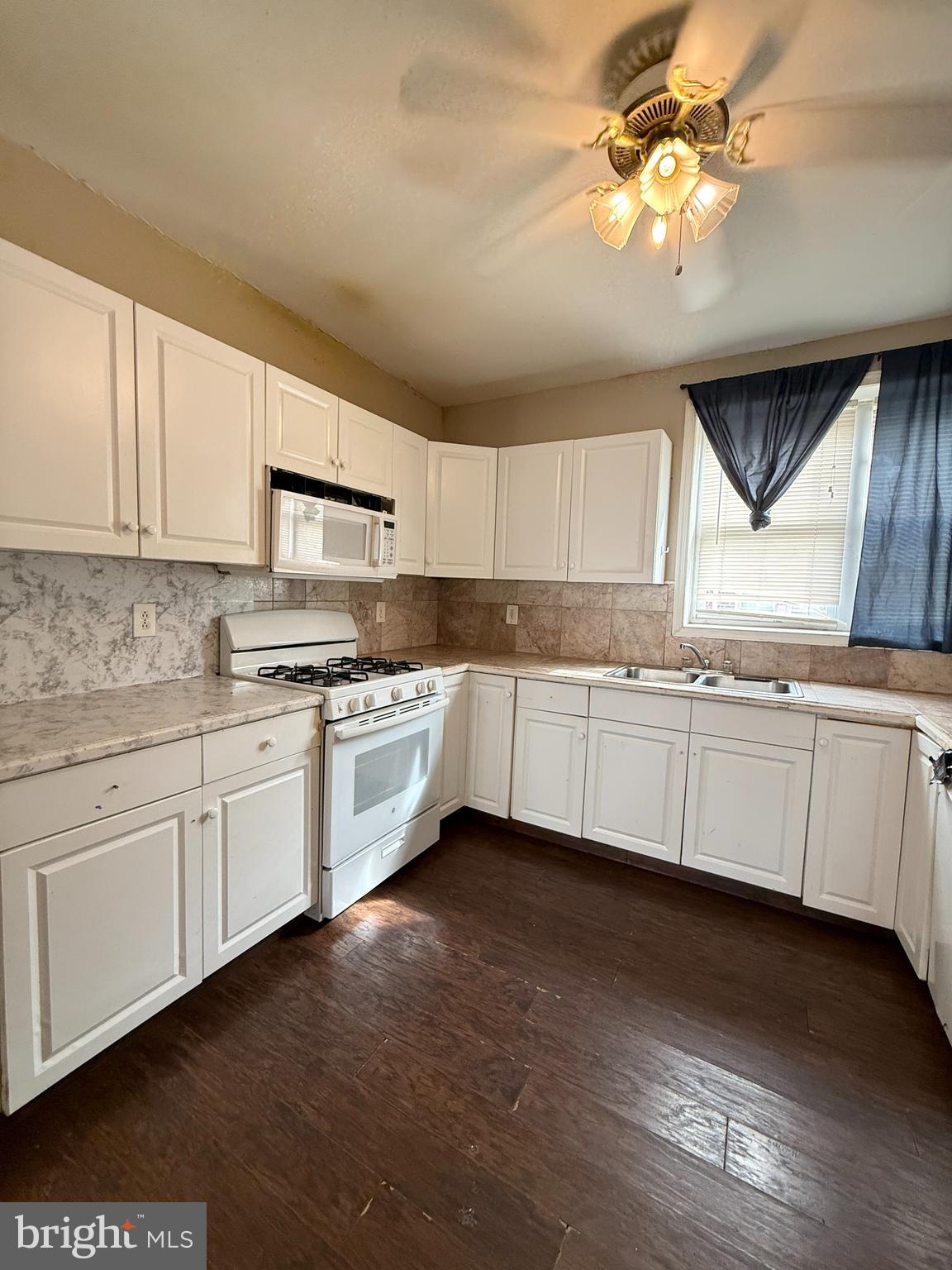 OXFORD CIRCLE - Residential