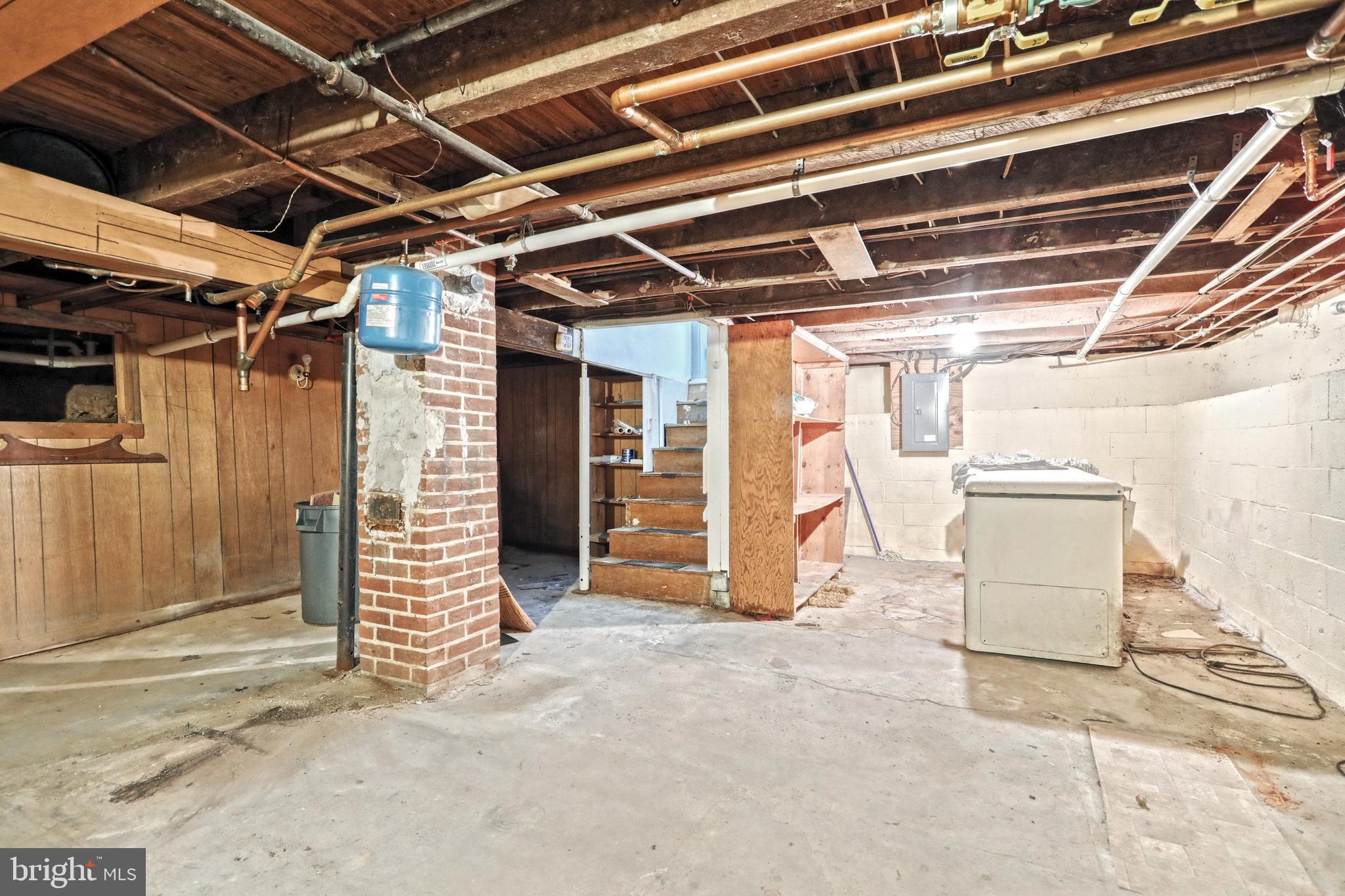 LEADER HEIGHTS - Residential