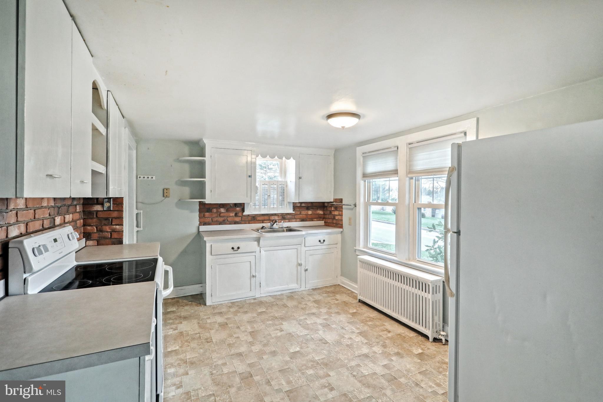 LEADER HEIGHTS - Residential