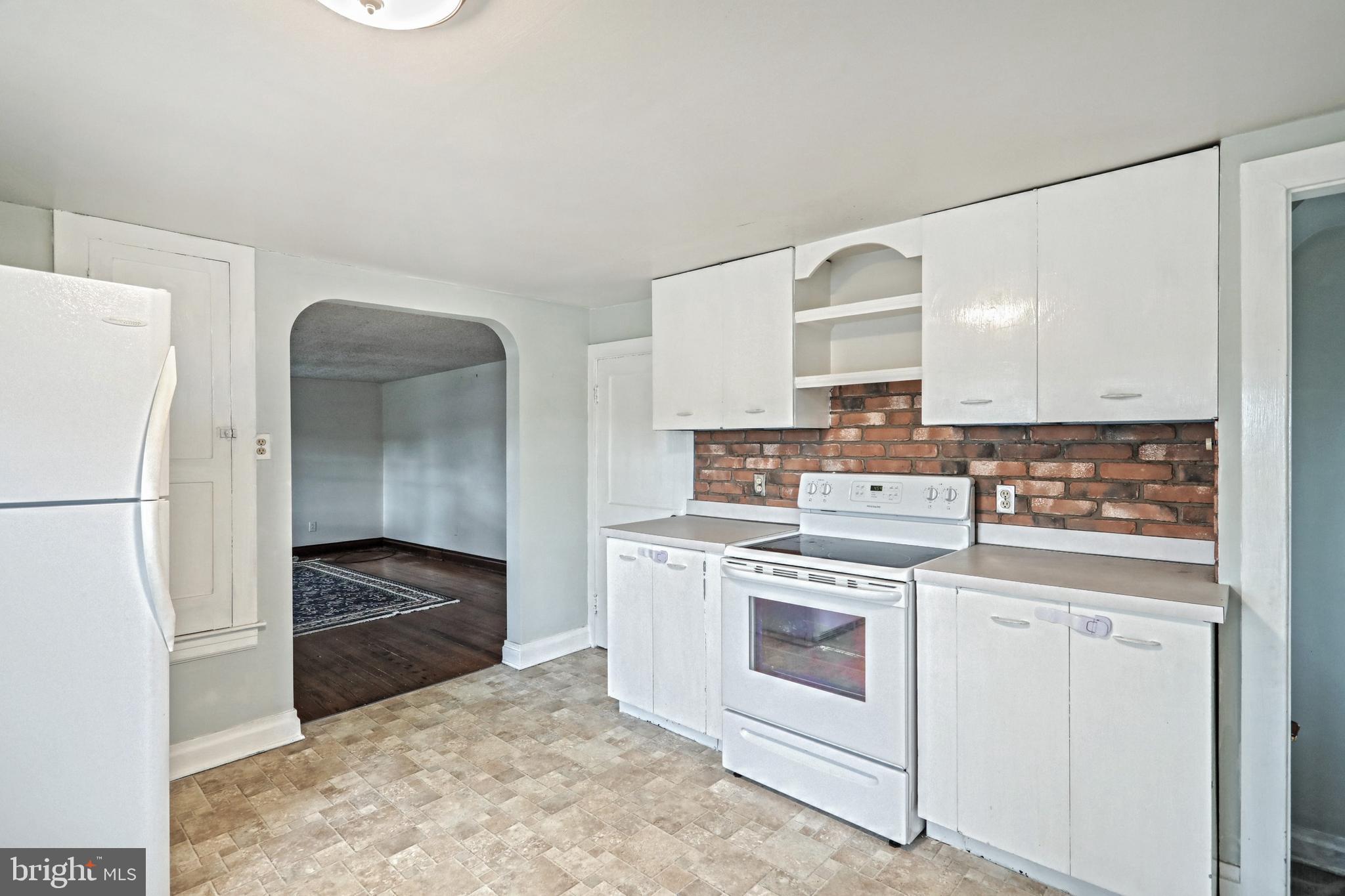 LEADER HEIGHTS - Residential