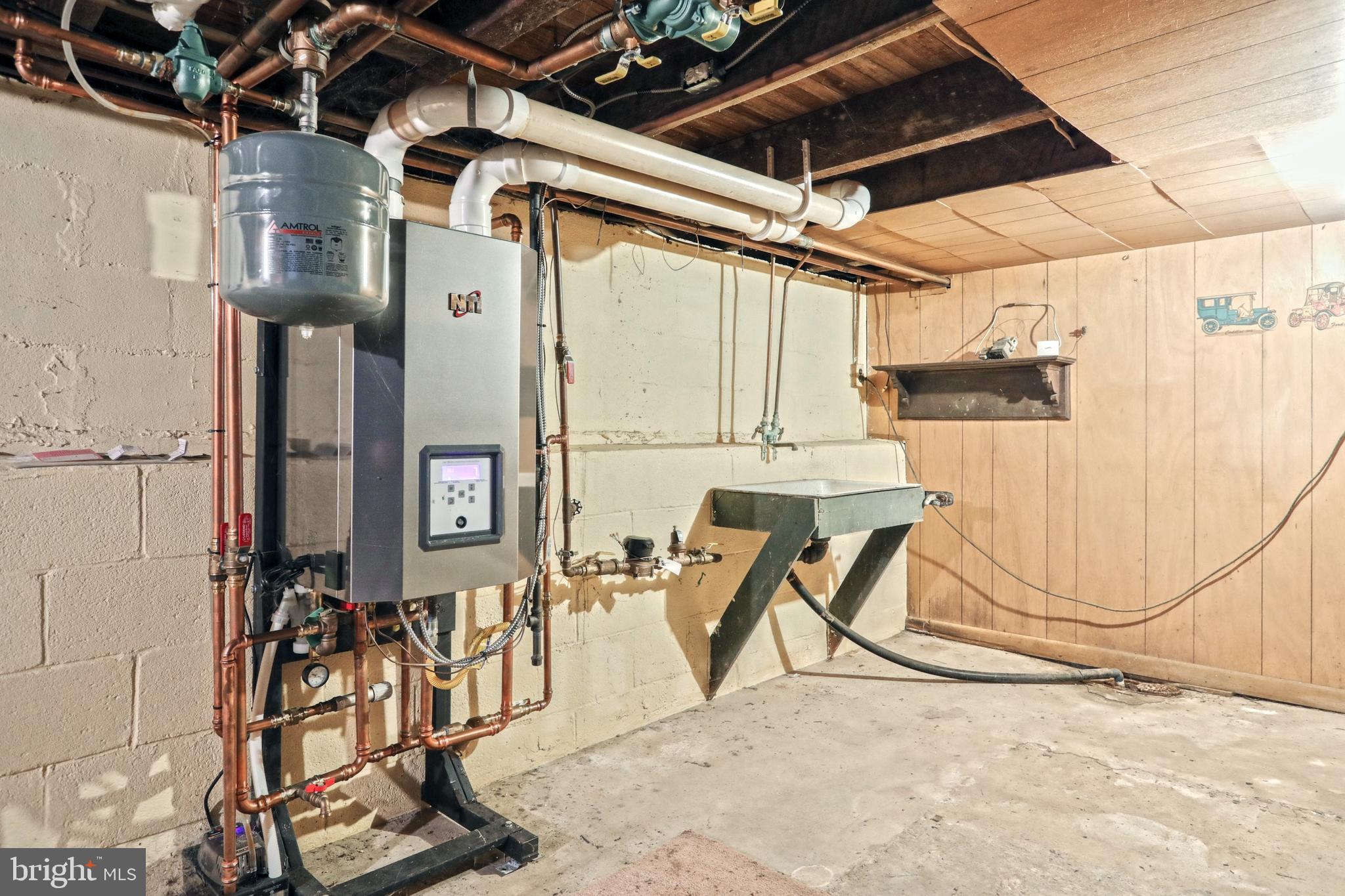 LEADER HEIGHTS - Residential