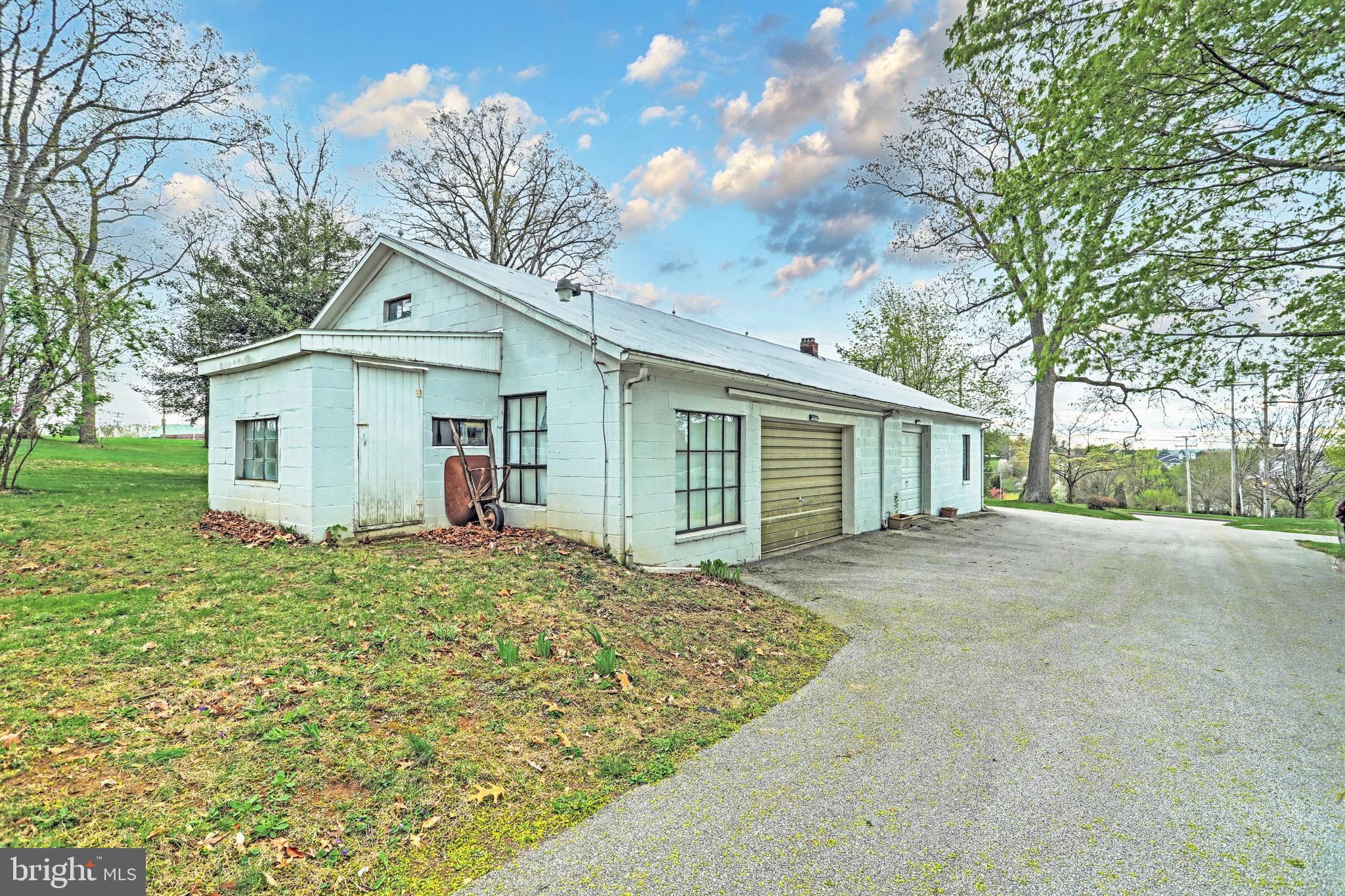 LEADER HEIGHTS - Residential