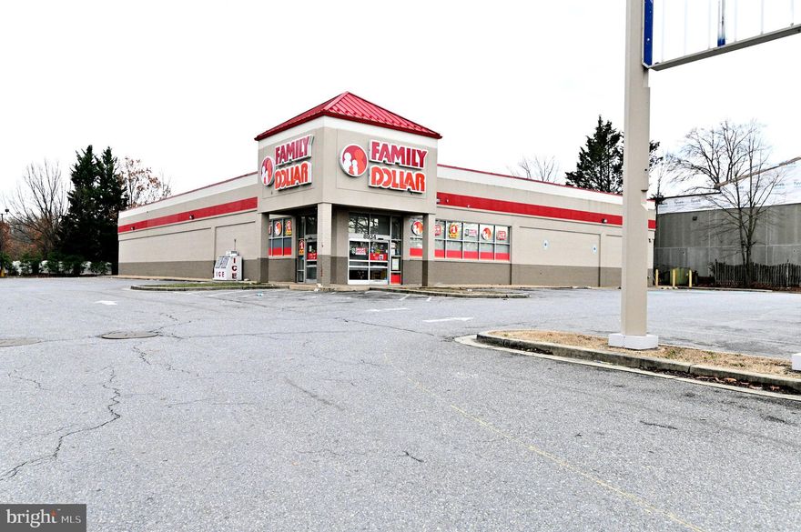 Capitalize on a high-visibility, freestanding 11,440 sq ft building on 1.29 acres in thriving Clinton, MD. Boasting a 2024 tax assessed value of $3,655,700, this property offers exceptional potential for a variety of commercial ventures, thanks to its CGO zoning.
Key Highlights: Strategic Location: Dual access points on Woodyard Rd with a high traffic count of 26,261 VPD (2022) and superior exposure from nearby Route 5/Branch Ave (103,953 VPD, 2021). // Strong Demographics: Situated within a 5-mile radius of 114,530 residents. // Income-Generating: Currently leased at $22,900 per month, with the lease ending May 31, 2025. //  Accessibility: Excellent proximity to Washington, D.C., and a robust local customer base. // Versatile CGO Zoning: Provides a flexible platform for diverse business operations.