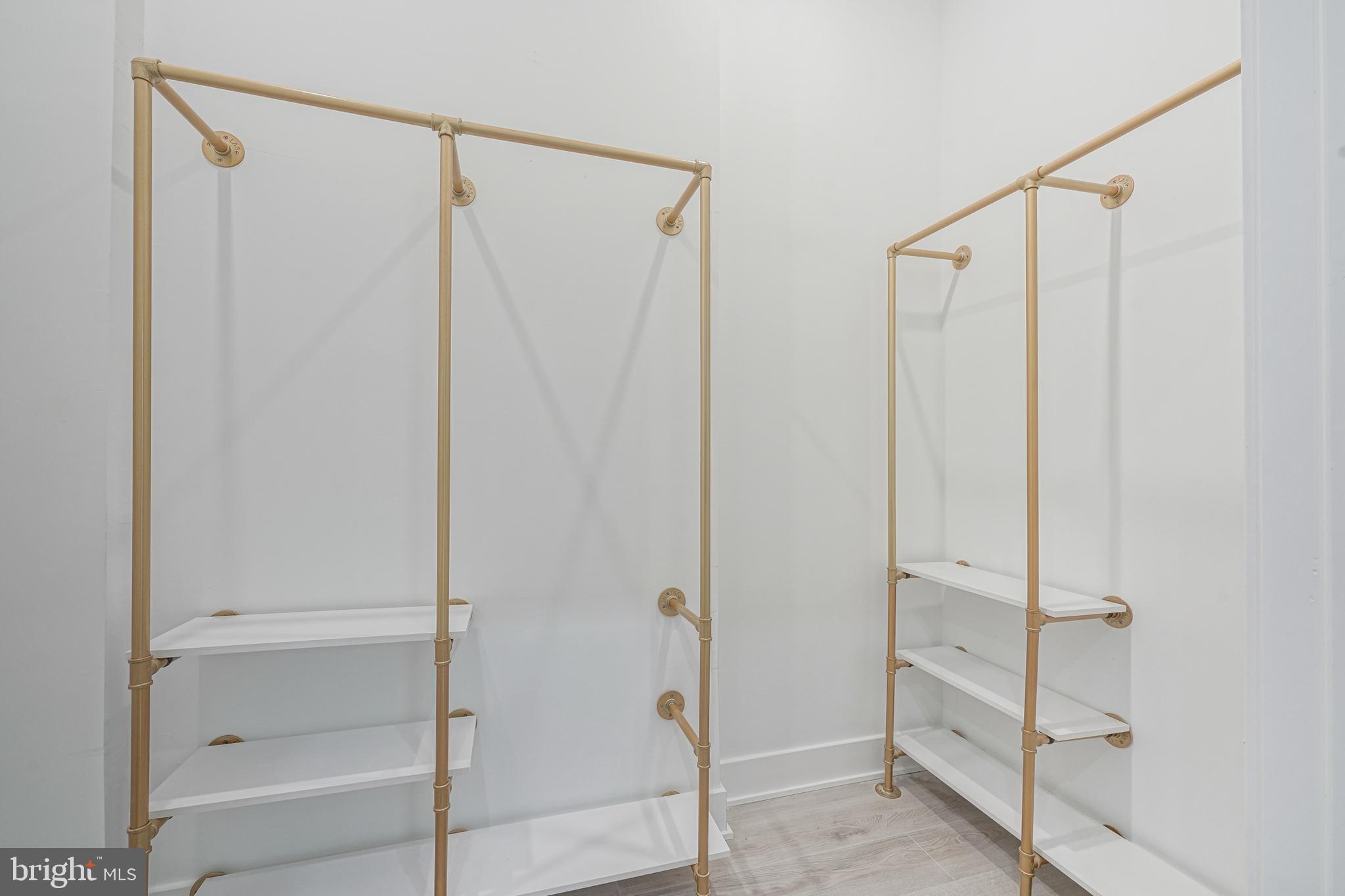 FAIRMOUNT - Residential