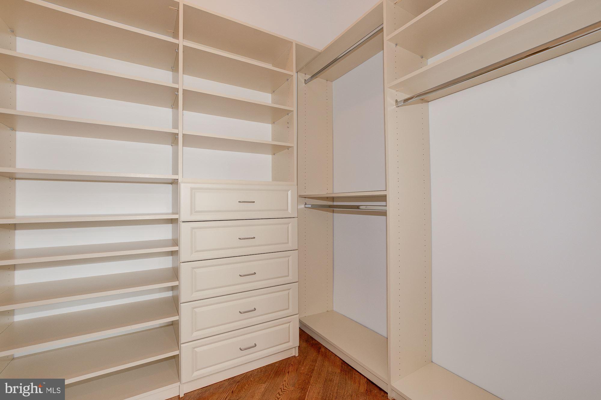 COUNTRY CLUB HILLS - Residential