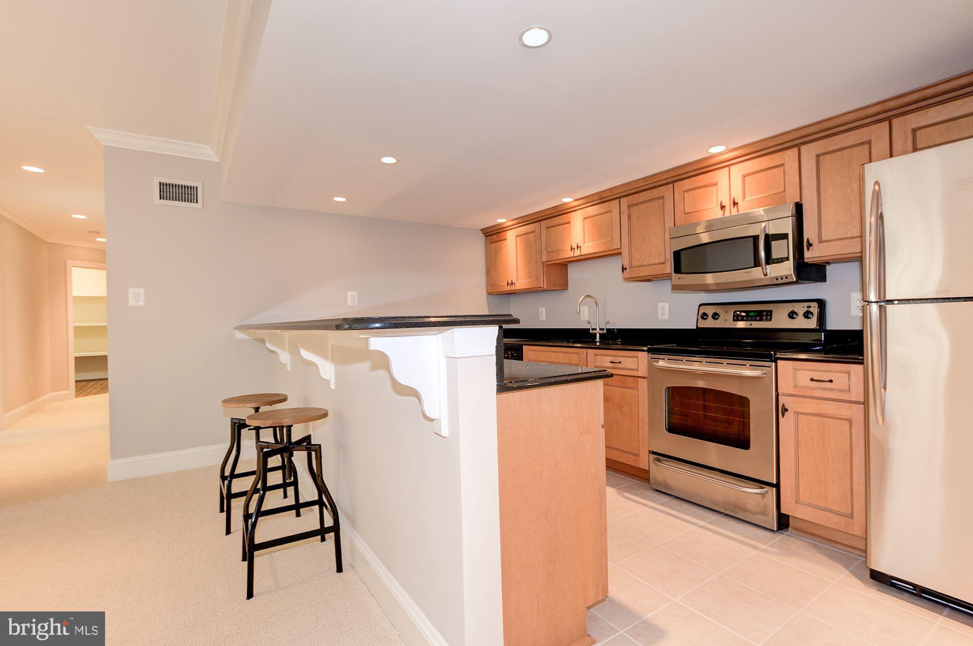 COUNTRY CLUB HILLS - Residential