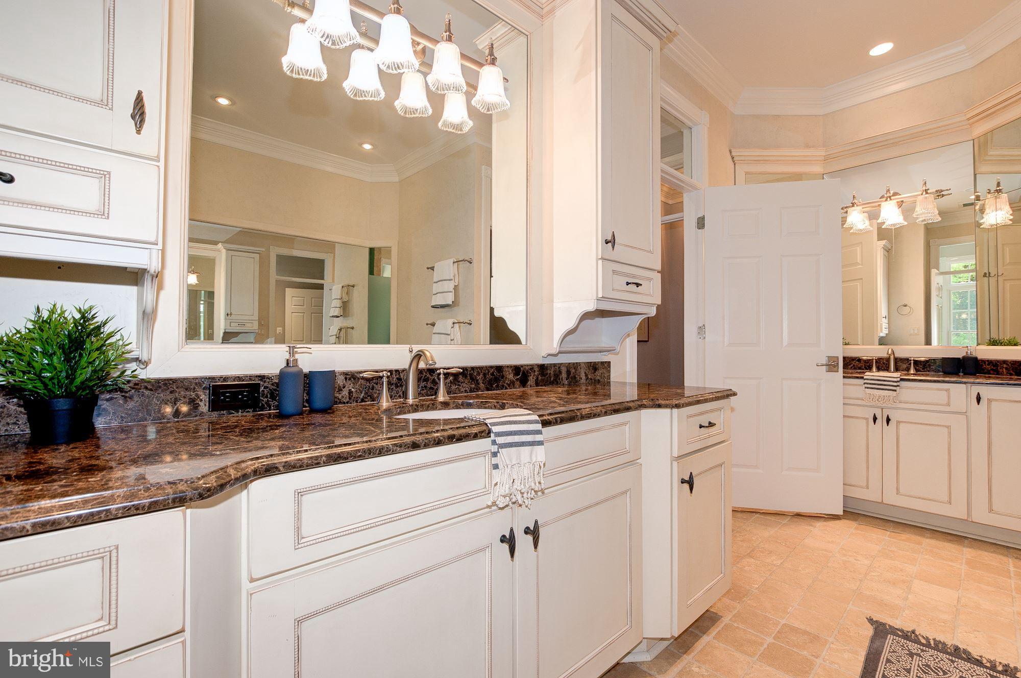 COUNTRY CLUB HILLS - Residential