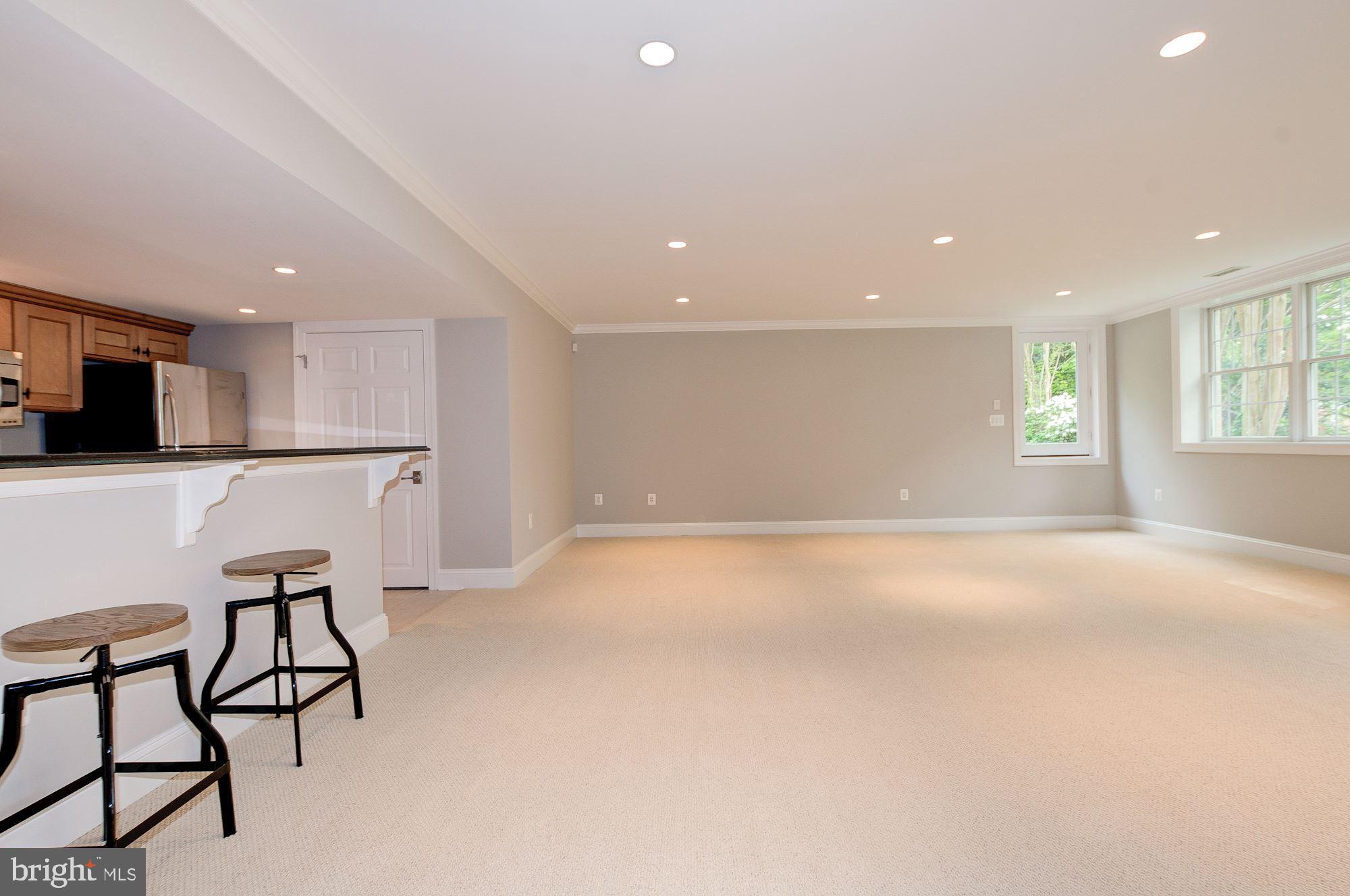 COUNTRY CLUB HILLS - Residential