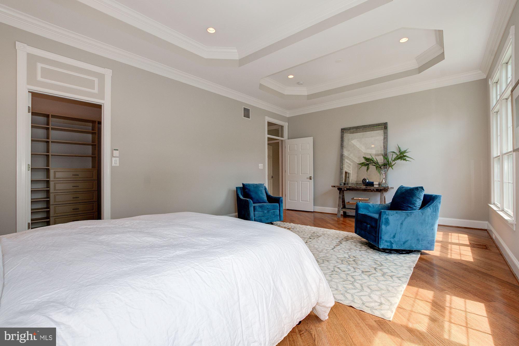 COUNTRY CLUB HILLS - Residential