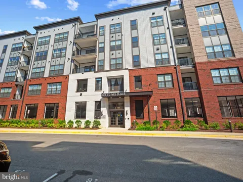 104 Saint Ives Place Unit 402, Oxon Hill, MD MLS: MDPG2160708