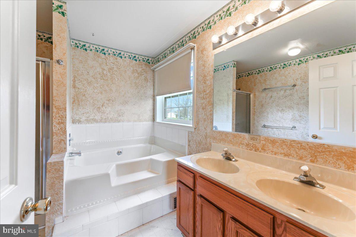 MEADOWBROOK - Residential