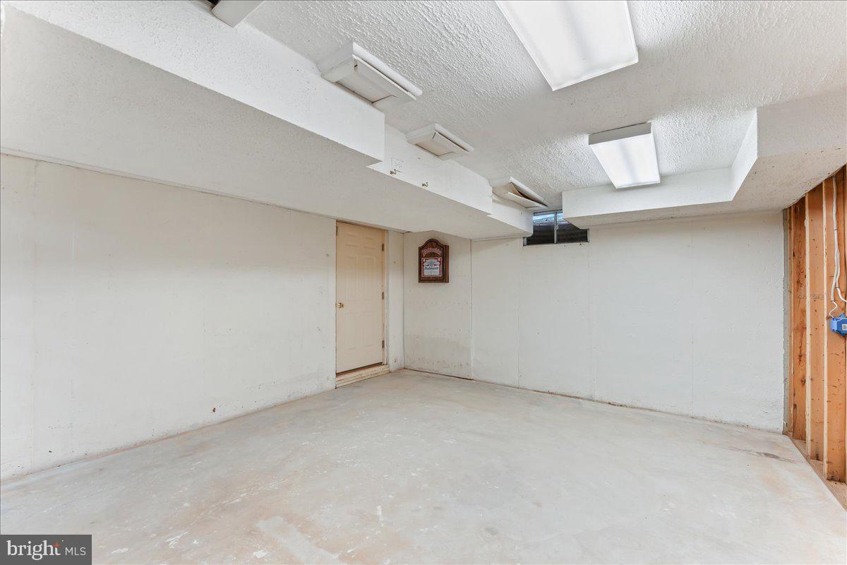 MEADOWBROOK - Residential