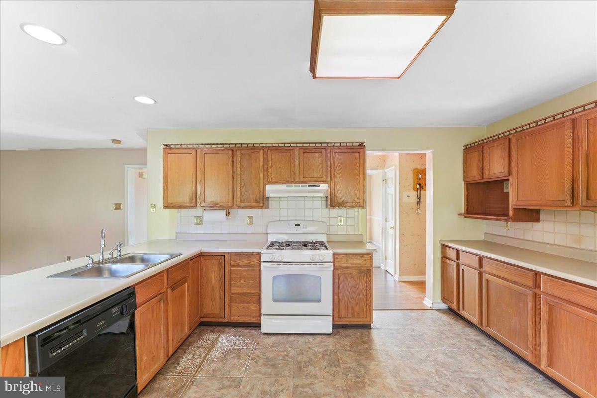 MEADOWBROOK - Residential