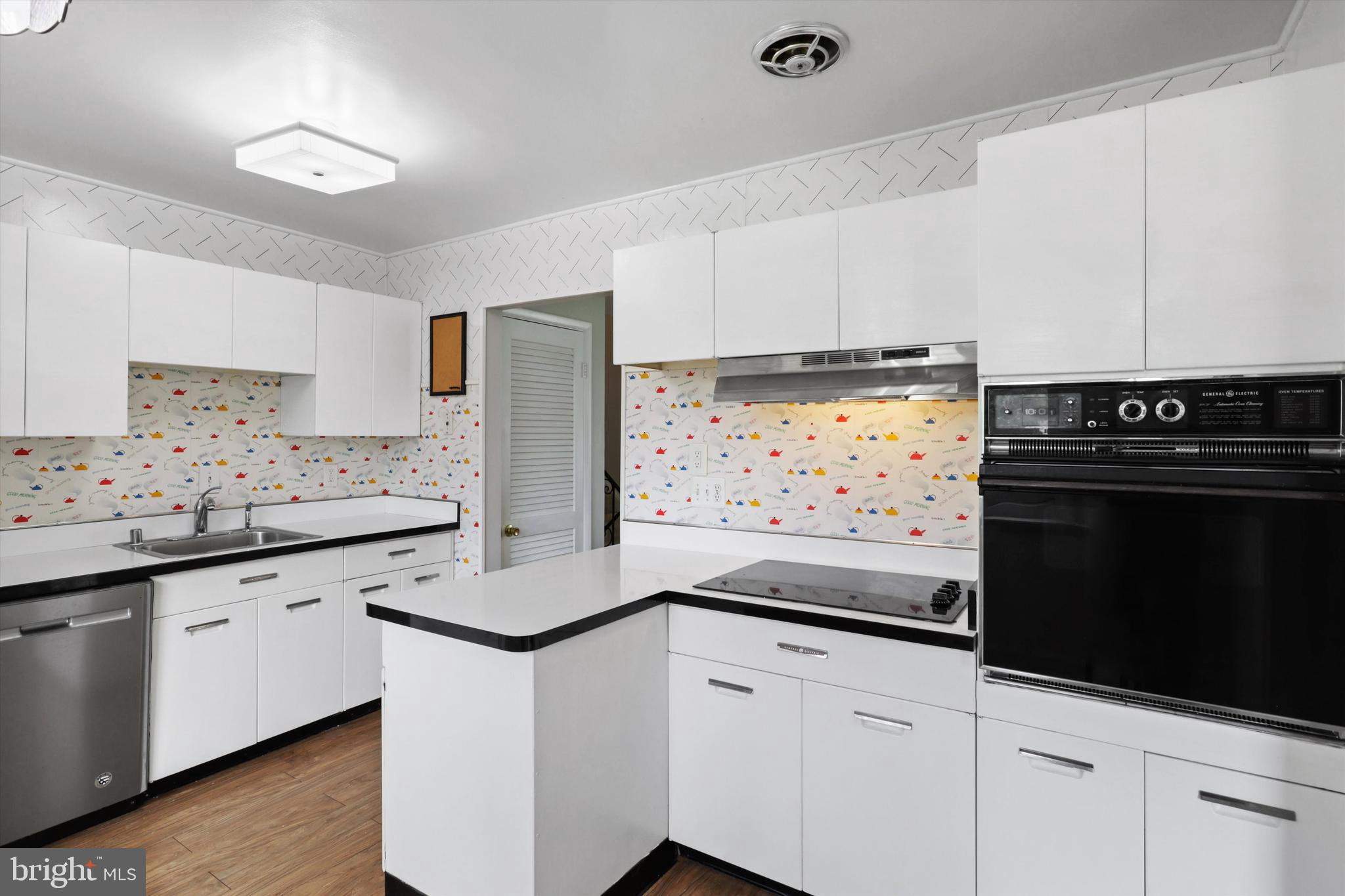 COLLEGE PARK ESTATES - Residential